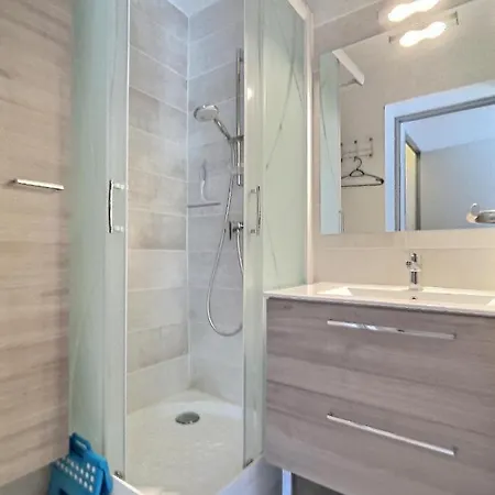 Apartment Confort A 500m De La De